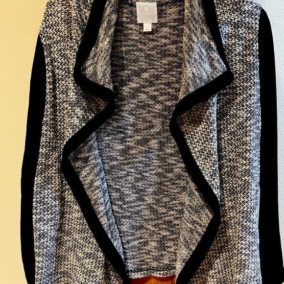 Two women’s tops and a cardigan - Picture 5 of 6